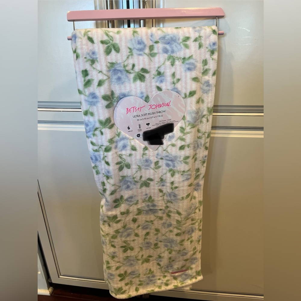 Betsey Johnson Blue Roses Floral Throw Blanket Spring Summer